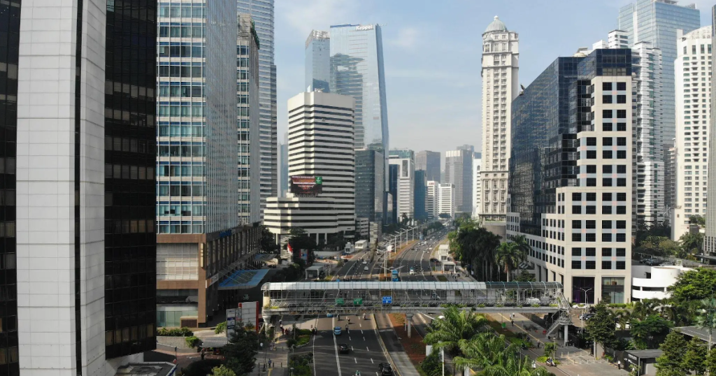 dan Demografi Indonesia pada Logistik